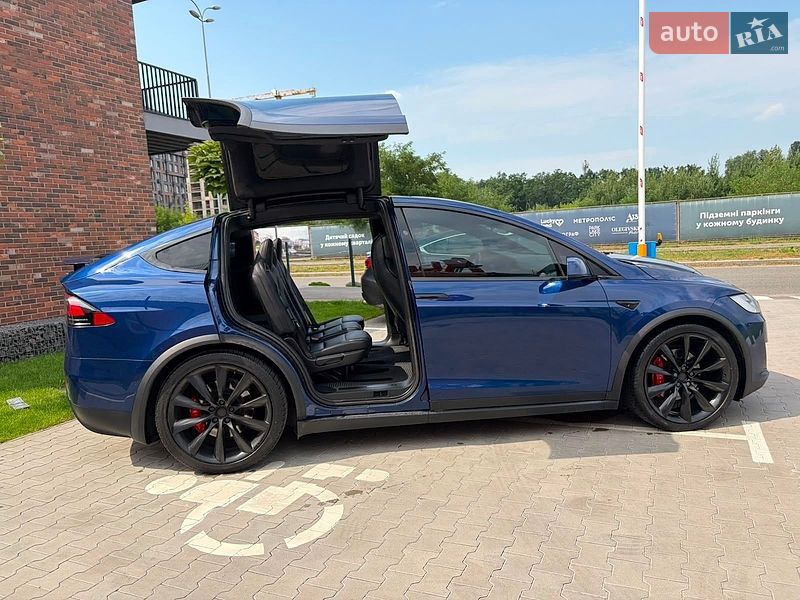 Внедорожник / Кроссовер Tesla Model X 2019 в Киеве