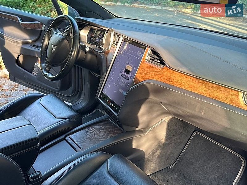 Внедорожник / Кроссовер Tesla Model X 2018 в Киеве