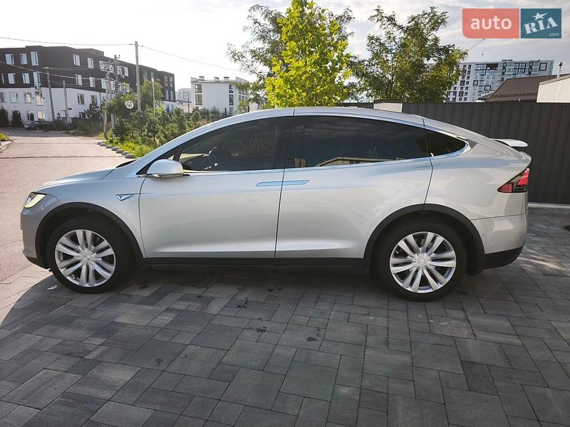 Позашляховик / Кросовер Tesla Model X 2016 в Софіївській Борщагівці