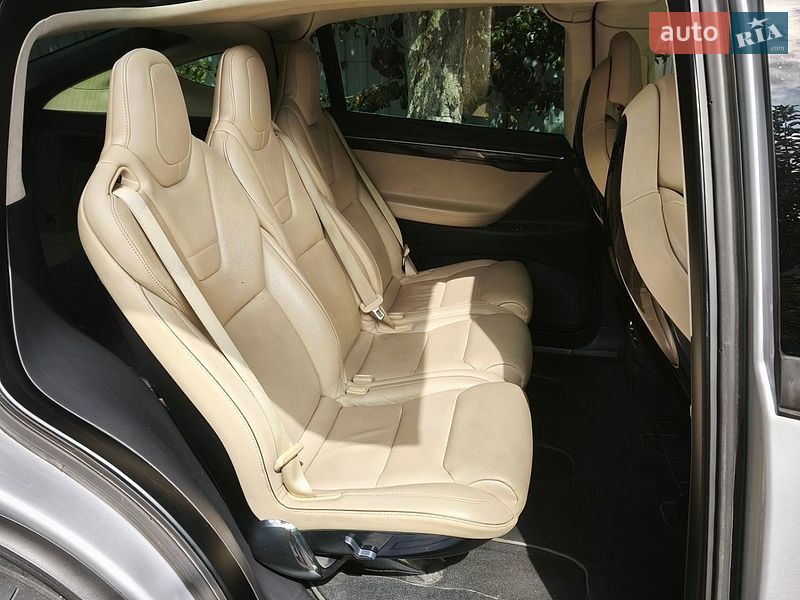 Позашляховик / Кросовер Tesla Model X 2016 в Софіївській Борщагівці