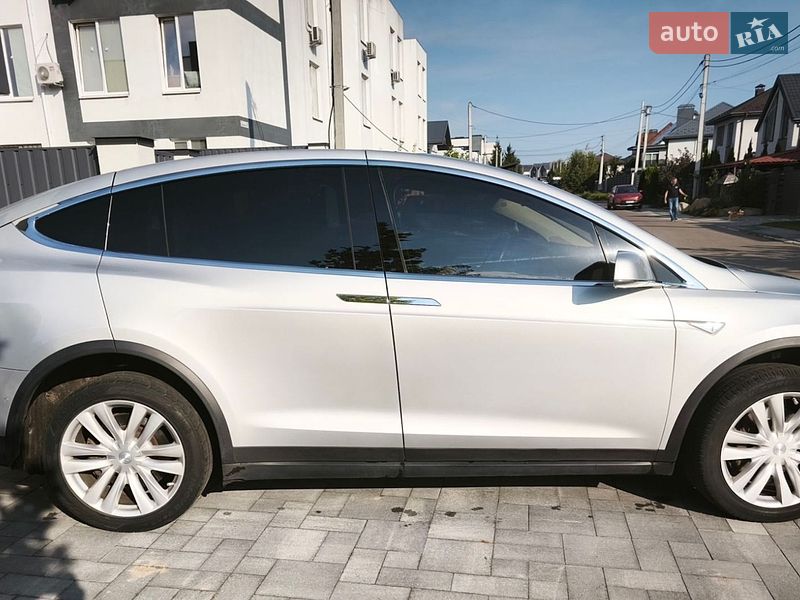 Позашляховик / Кросовер Tesla Model X 2016 в Софіївській Борщагівці