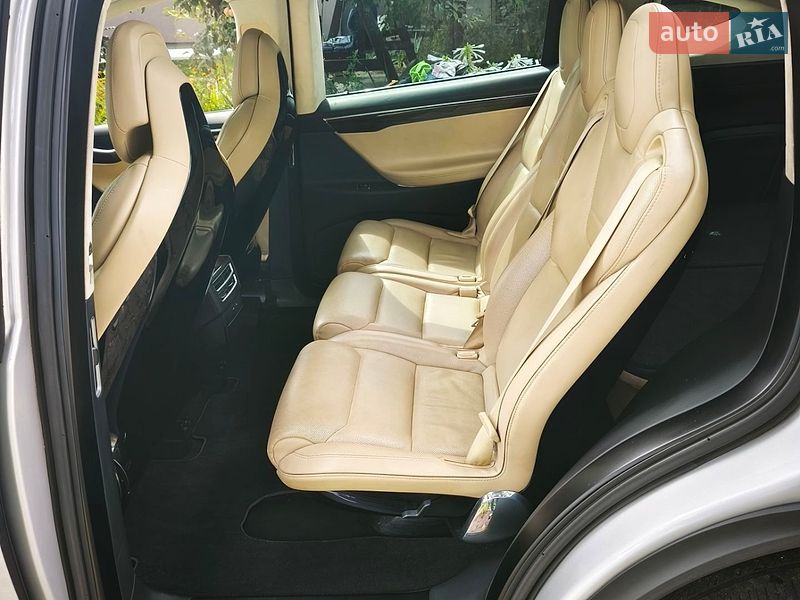 Позашляховик / Кросовер Tesla Model X 2016 в Софіївській Борщагівці