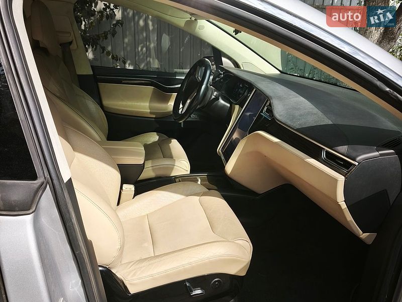 Позашляховик / Кросовер Tesla Model X 2016 в Софіївській Борщагівці