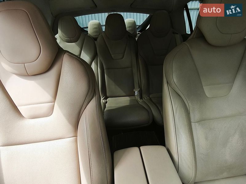 Позашляховик / Кросовер Tesla Model X 2016 в Софіївській Борщагівці