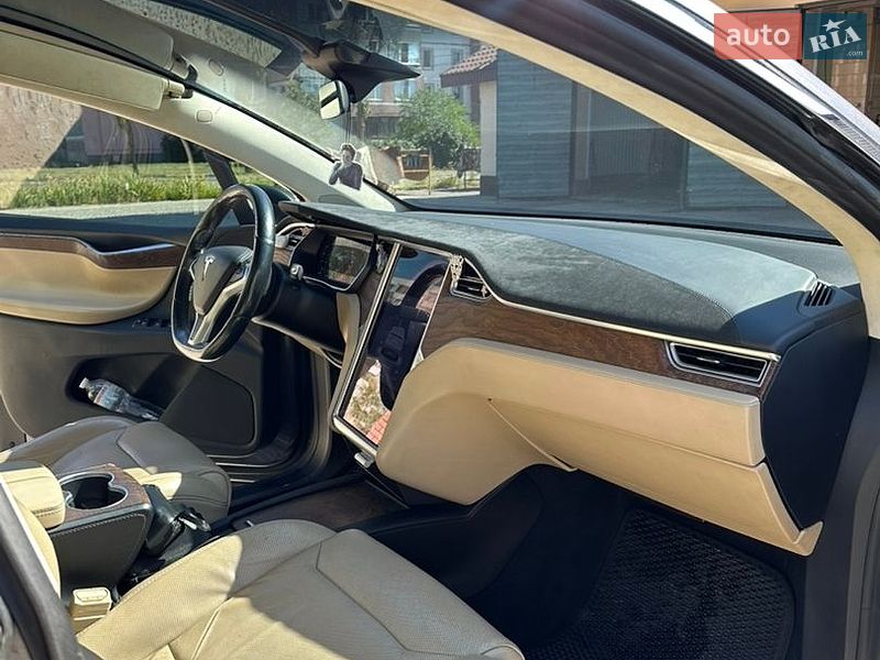 Позашляховик / Кросовер Tesla Model X 2016 в Кам'янському