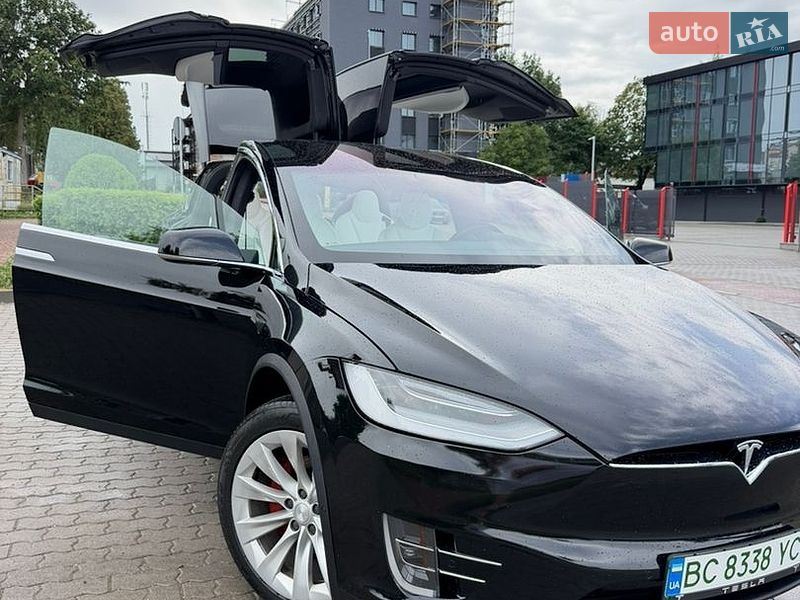 Tesla Model X 2019