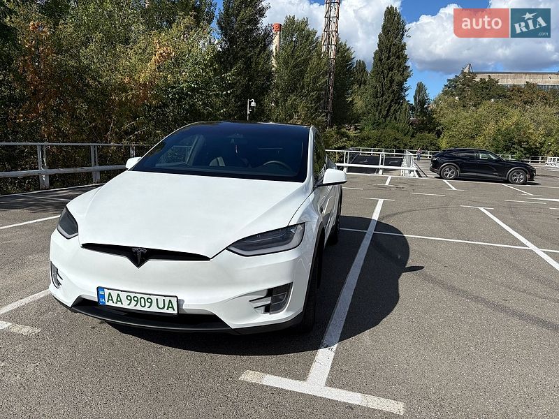 Позашляховик / Кросовер Tesla Model X 2019 в Києві