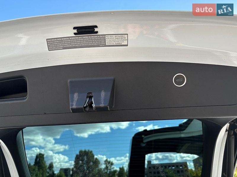 Позашляховик / Кросовер Tesla Model X 2019 в Києві