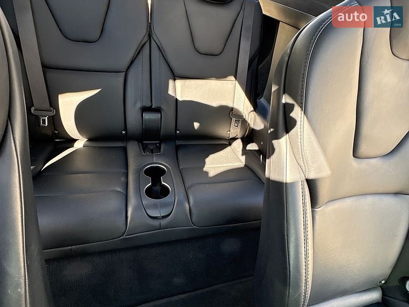 Позашляховик / Кросовер Tesla Model X 2019 в Києві