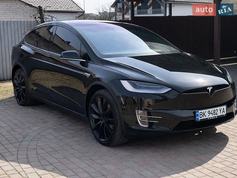 Внедорожник / Кроссовер Tesla Model X 2016 в Сарнах