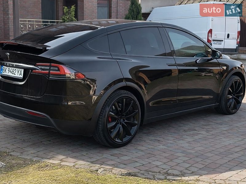 Внедорожник / Кроссовер Tesla Model X 2016 в Сарнах