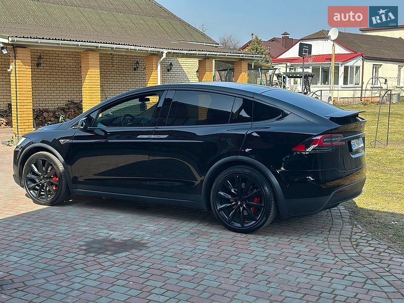 Внедорожник / Кроссовер Tesla Model X 2016 в Сарнах