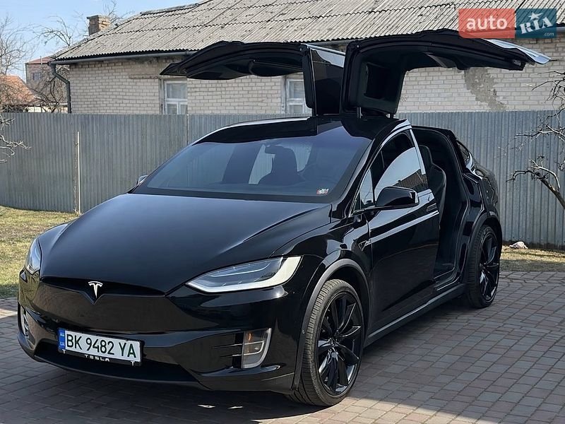 Внедорожник / Кроссовер Tesla Model X 2016 в Сарнах