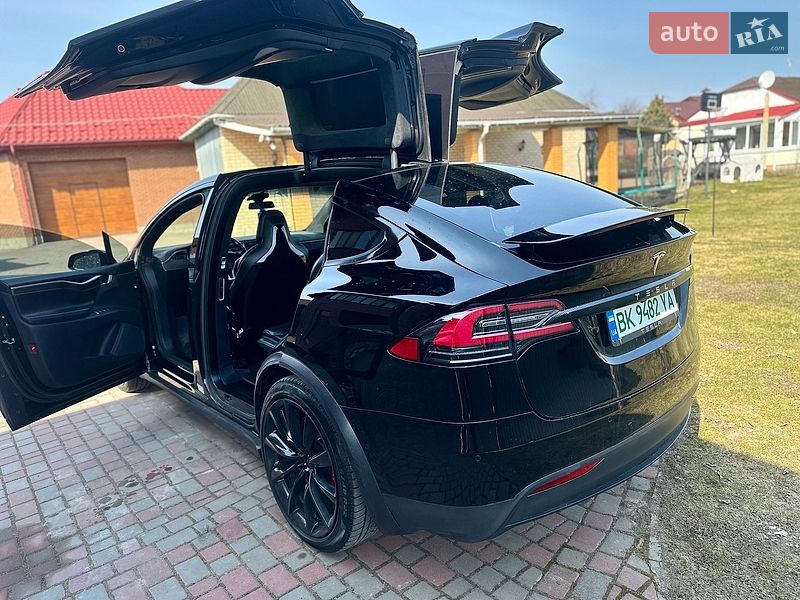 Внедорожник / Кроссовер Tesla Model X 2016 в Сарнах