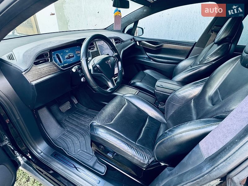 Внедорожник / Кроссовер Tesla Model X 2016 в Сарнах