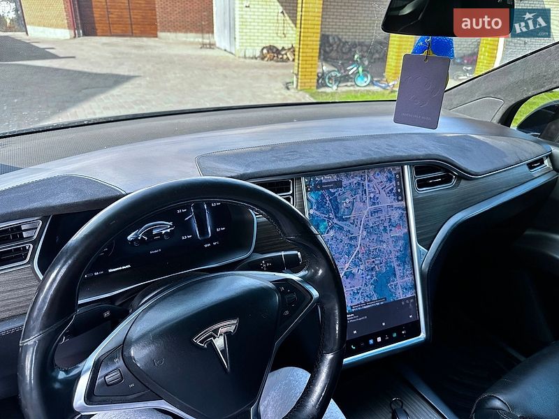Внедорожник / Кроссовер Tesla Model X 2016 в Сарнах