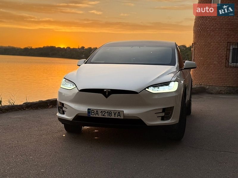Позашляховик / Кросовер Tesla Model X 2017 в Кропивницькому