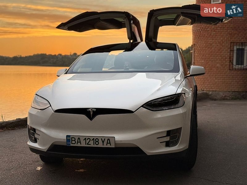 Позашляховик / Кросовер Tesla Model X 2017 в Кропивницькому