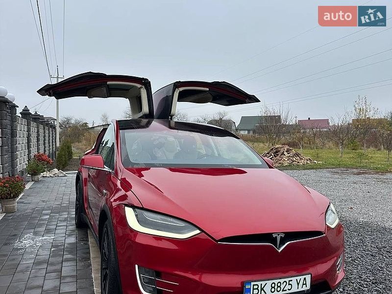 Позашляховик / Кросовер Tesla Model X 2016 в Дубні