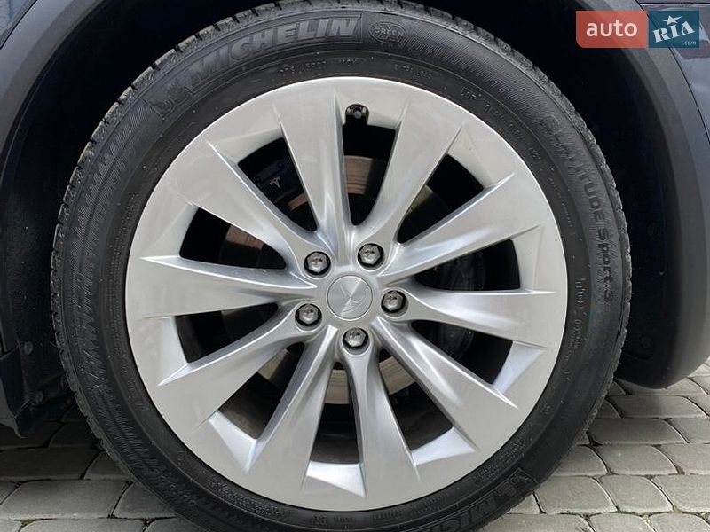 Внедорожник / Кроссовер Tesla Model X 2017 в Стрые