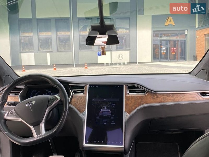 Внедорожник / Кроссовер Tesla Model X 2017 в Стрые