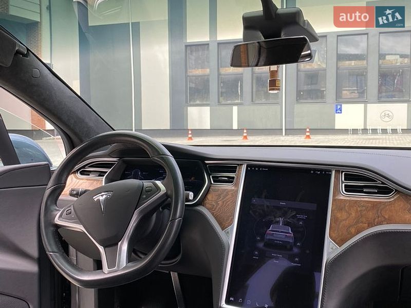 Внедорожник / Кроссовер Tesla Model X 2017 в Стрые