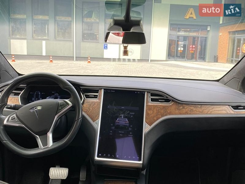 Внедорожник / Кроссовер Tesla Model X 2017 в Стрые