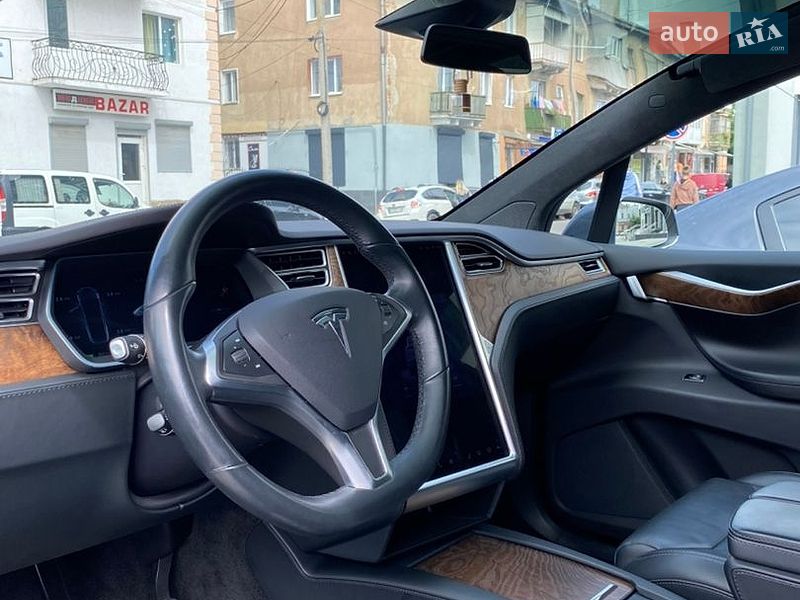 Внедорожник / Кроссовер Tesla Model X 2017 в Стрые