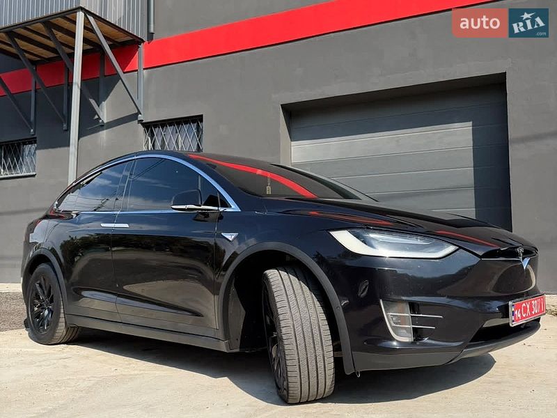 Tesla Model X, фото з оголошення