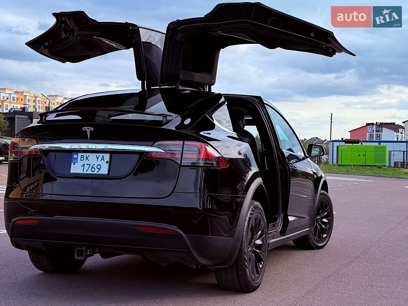 Внедорожник / Кроссовер Tesla Model X 2016 в Ровно