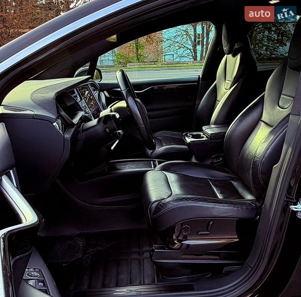 Внедорожник / Кроссовер Tesla Model X 2016 в Ровно