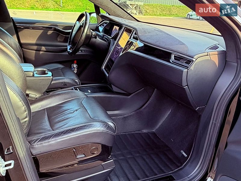 Внедорожник / Кроссовер Tesla Model X 2016 в Ровно
