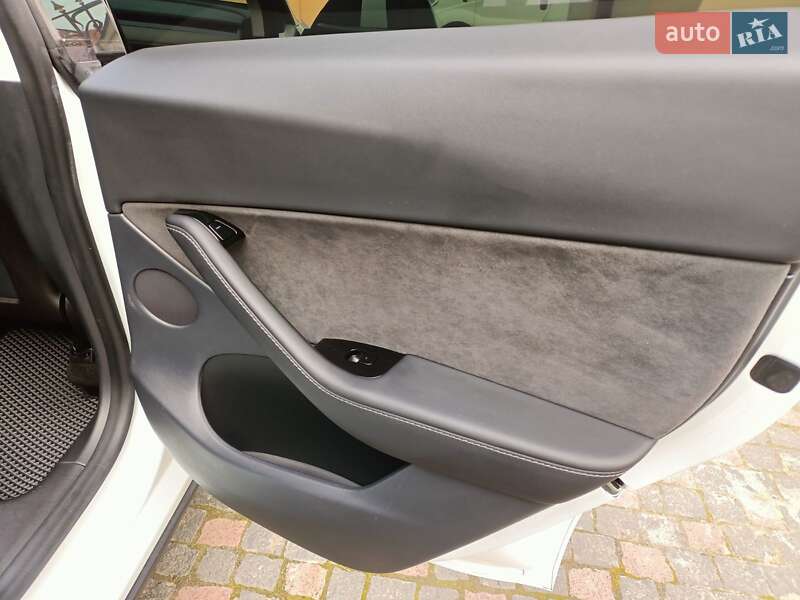 Внедорожник / Кроссовер Tesla Model Y 2020 в Львове