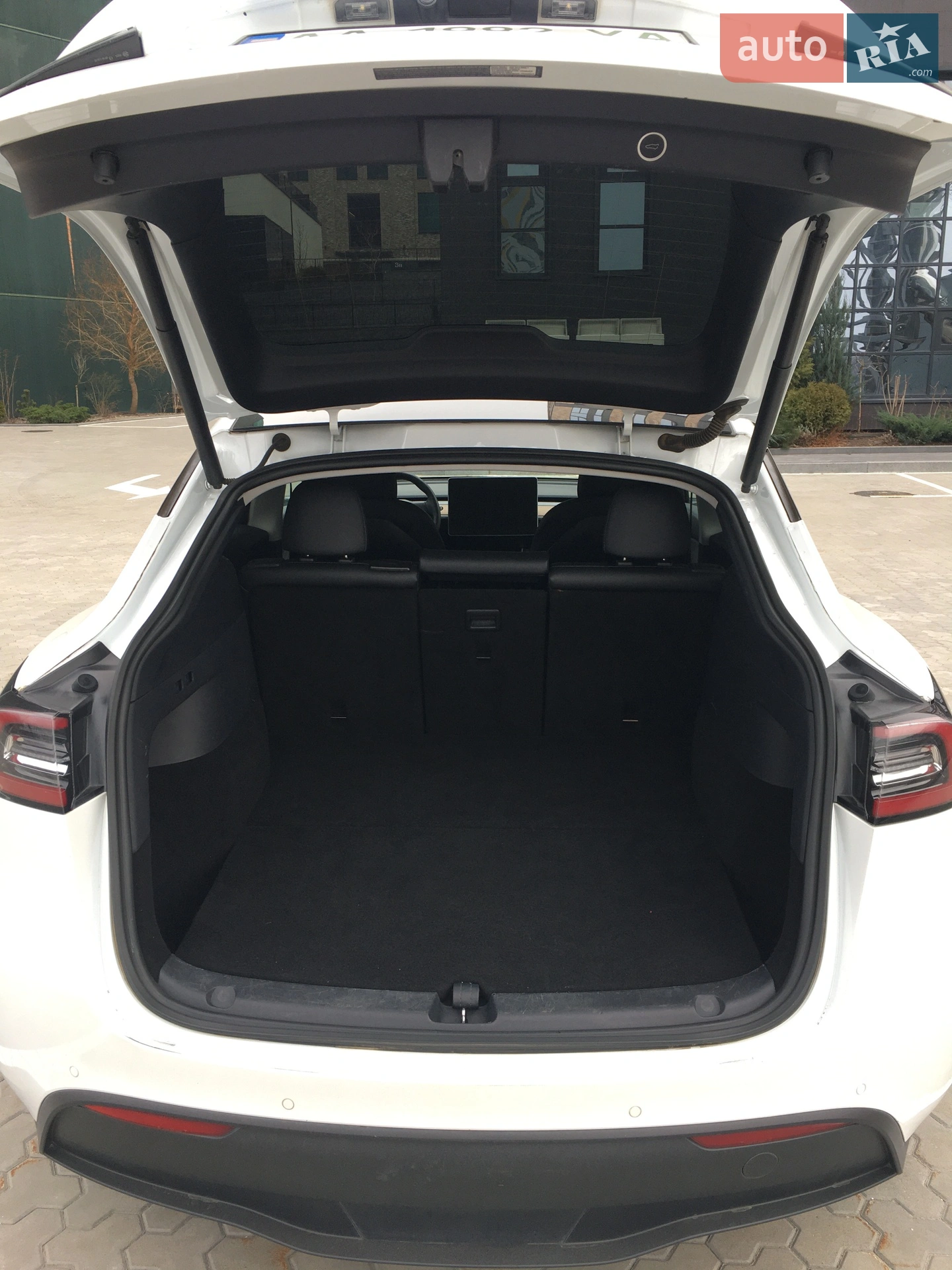 2020 Tesla Model Y - мініатюра 9