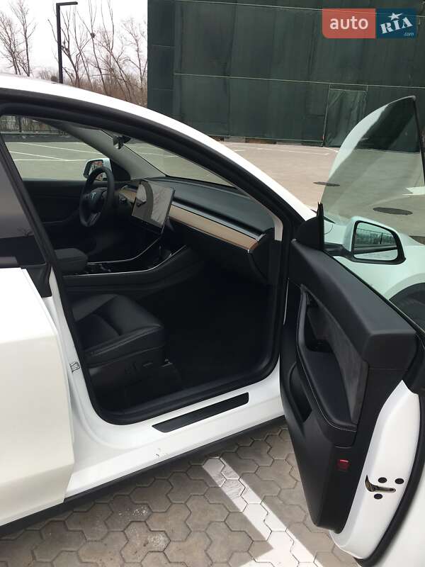 Внедорожник / Кроссовер Tesla Model Y 2020 в Киеве