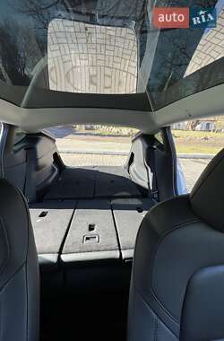 Универсал Tesla Model Y 2021 в 