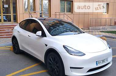 Седан Tesla Model Y 2021 в Києві