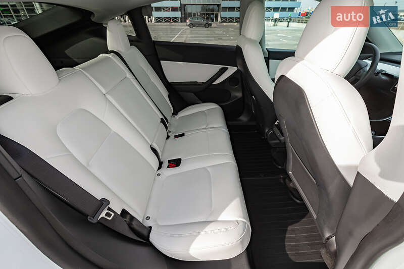 Внедорожник / Кроссовер Tesla Model Y 2020 в Киеве