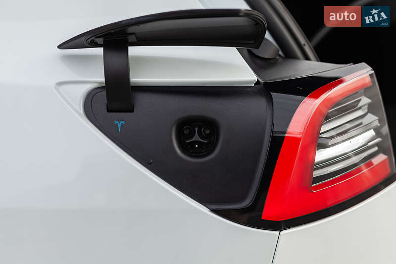 Внедорожник / Кроссовер Tesla Model Y 2020 в Киеве