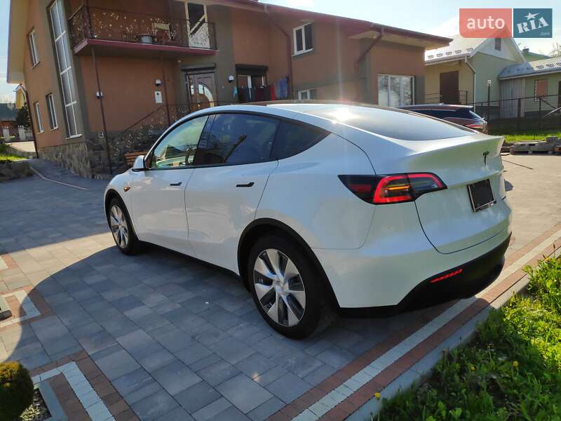 Tesla Model Y 2020