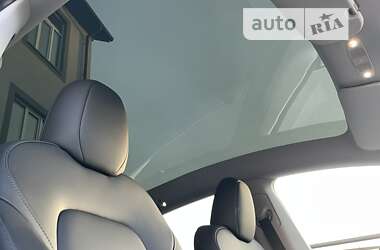 Позашляховик / Кросовер Tesla Model Y 2022 в 