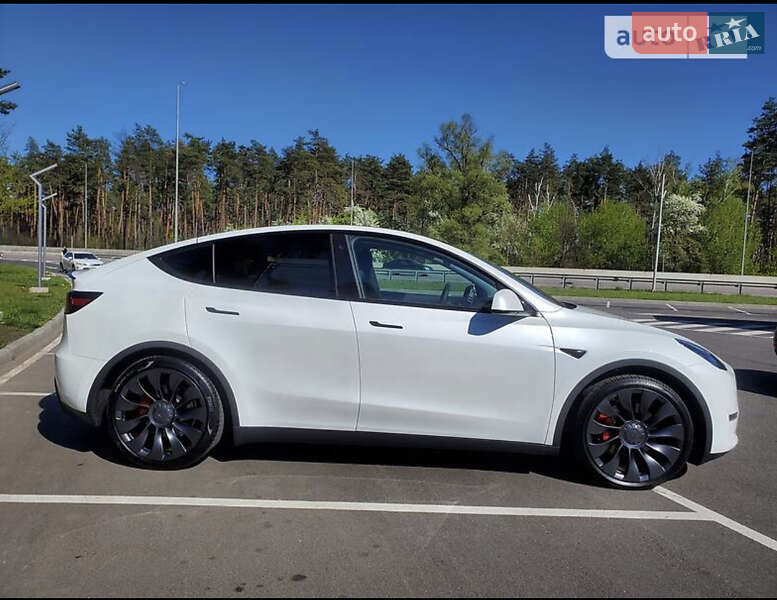 Внедорожник / Кроссовер Tesla Model Y 2020 в Киеве