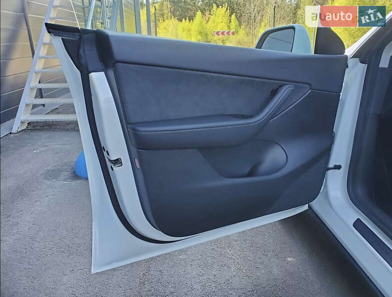 Внедорожник / Кроссовер Tesla Model Y 2020 в Киеве