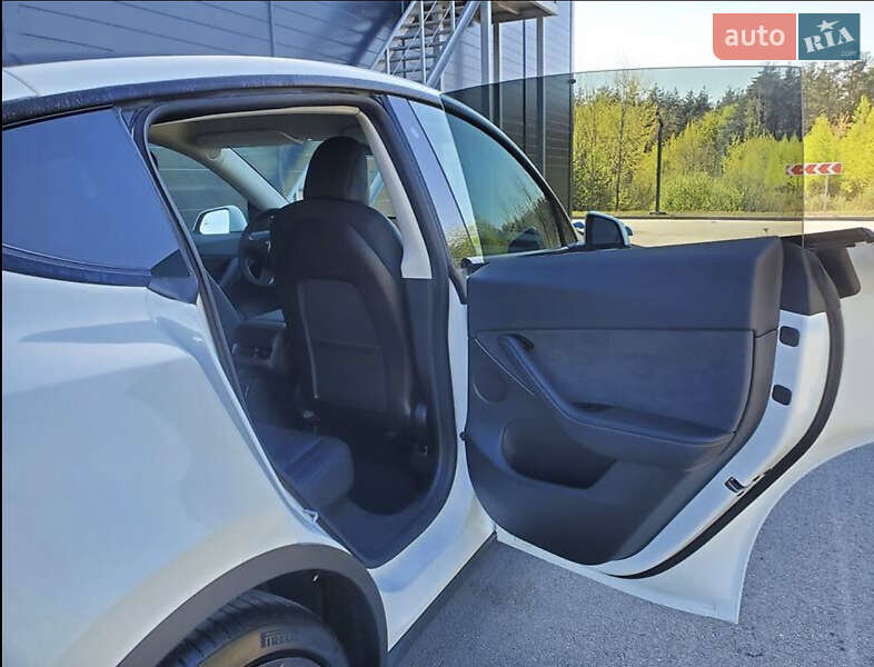 Внедорожник / Кроссовер Tesla Model Y 2020 в Киеве