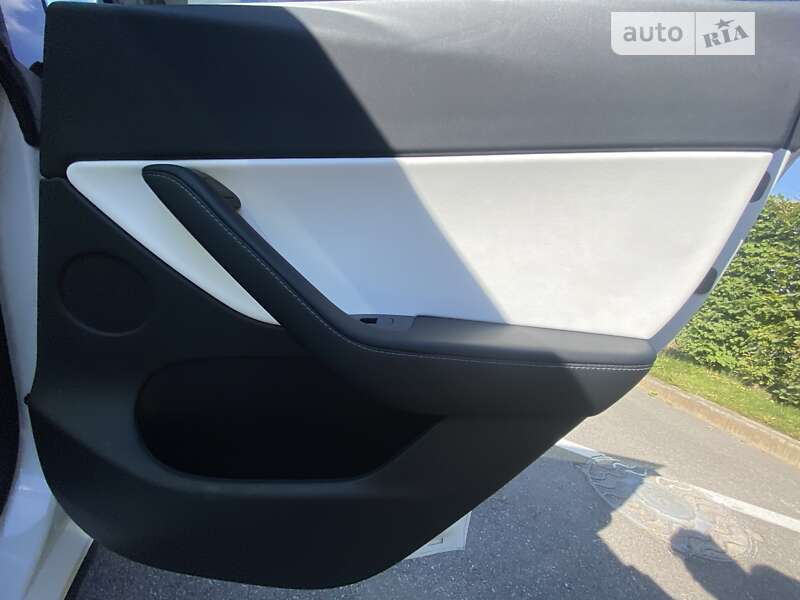 Позашляховик / Кросовер Tesla Model Y 2021 в Києві фото 5 Позашляховик / Кросовер Tesla Model Y 2021 в Києві
