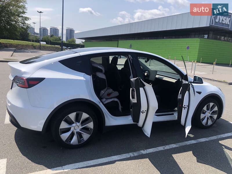 Внедорожник / Кроссовер Tesla Model Y 2020 в Киеве