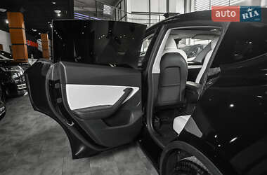 Внедорожник / Кроссовер Tesla Model Y 2021 в 