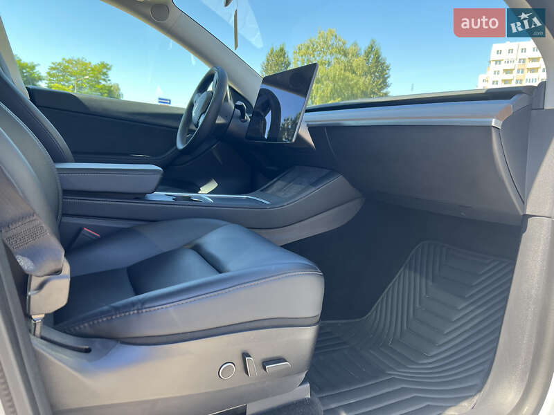 Позашляховик / Кросовер Tesla Model Y 2021 в Львові