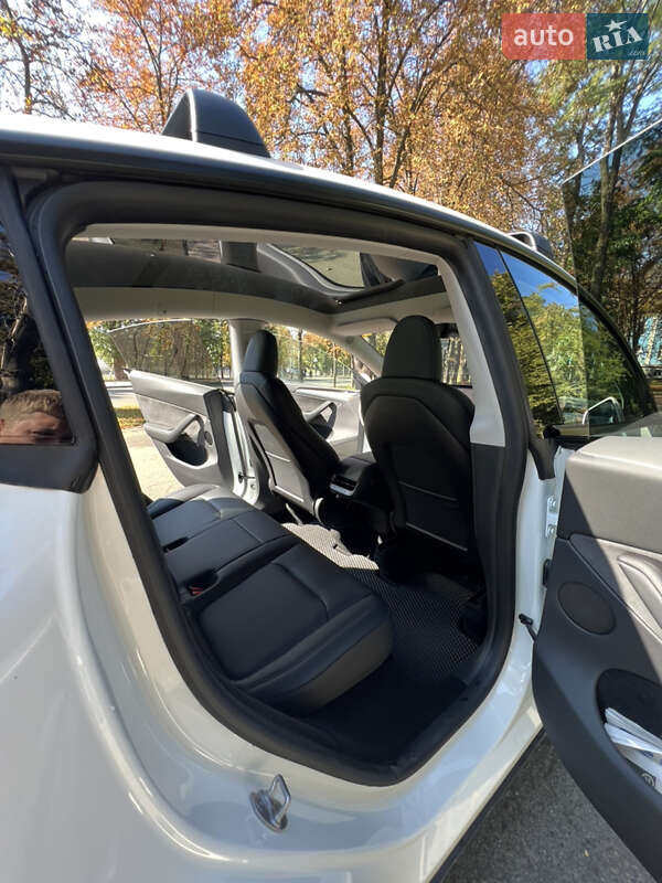 Внедорожник / Кроссовер Tesla Model Y 2022 в Киеве