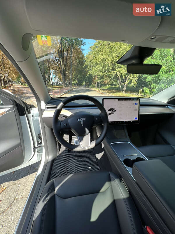 Внедорожник / Кроссовер Tesla Model Y 2022 в Киеве